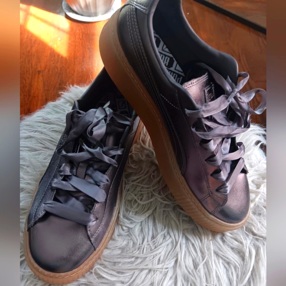 Metallic Puma Sneakers Size 10 NWOT